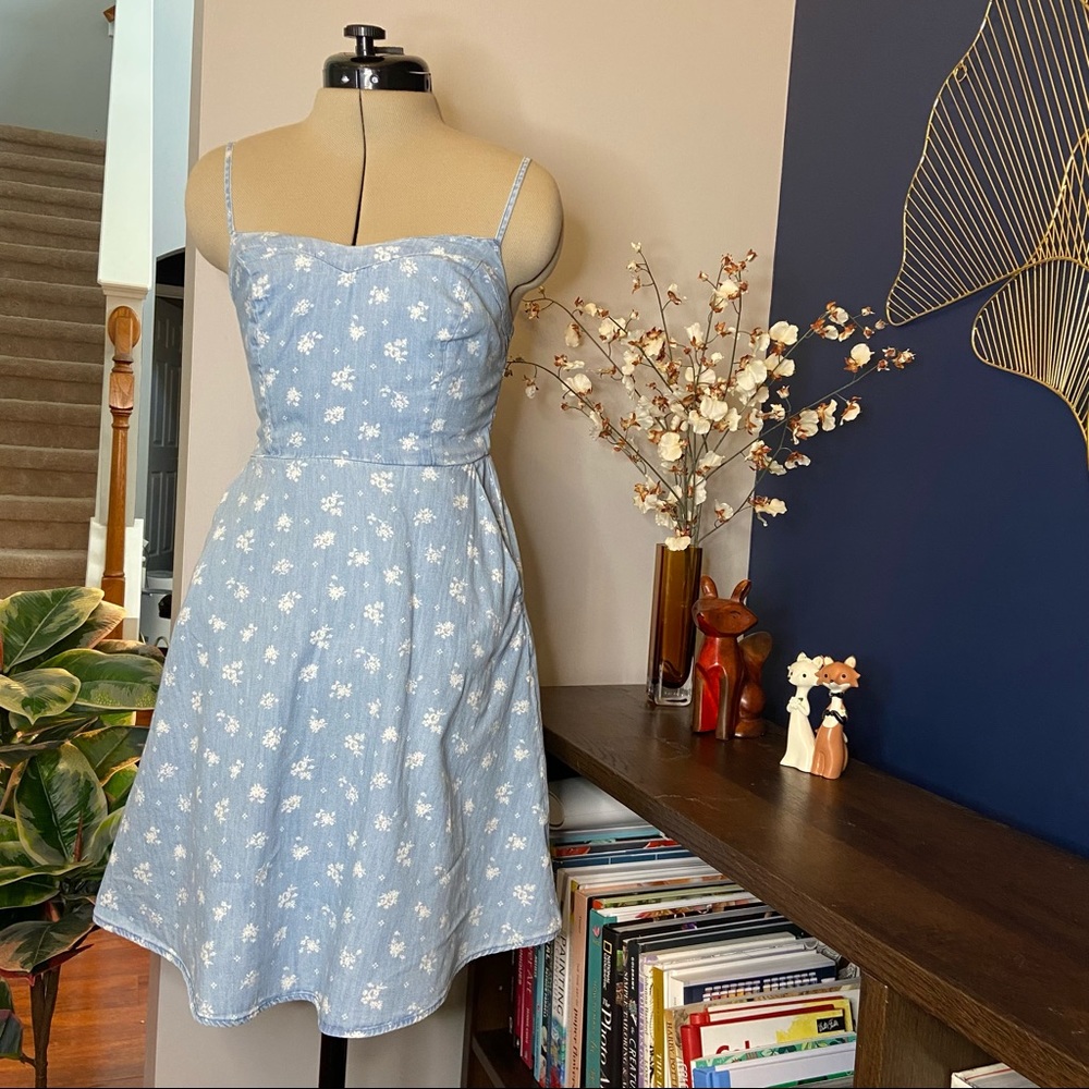 Cute Floral Denim Dress with Pockets